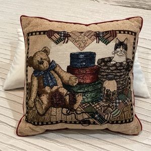 🔴 New & Vintage - Beautiful Woven Tapestry Pillow - Bear - Cat - Antiques